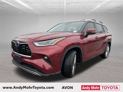 Used 2023 Toyota Highlander Platinum FWD image 4