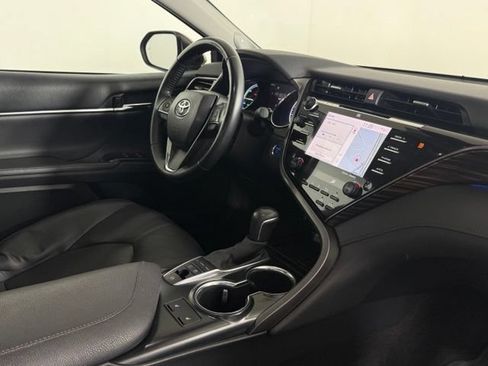 Used 2020 Toyota Camry XLE w/ Sunroof Package FWD image 17