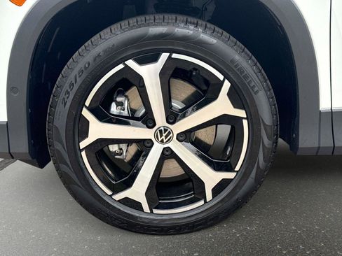 New 2025 Volkswagen Tiguan SE image 9