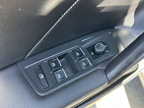 Used 2022 Volkswagen Tiguan SE R-Line FWD image 27