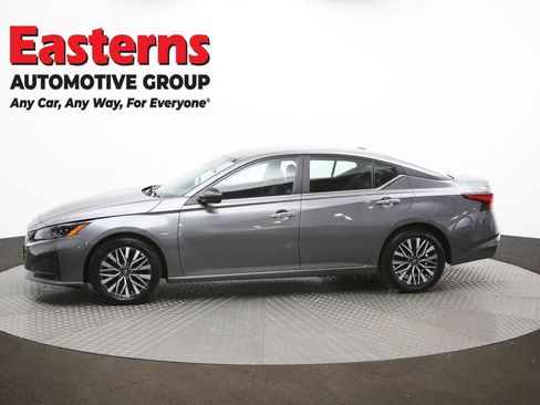 Used 2025 Nissan Altima 2.5 SV image 58