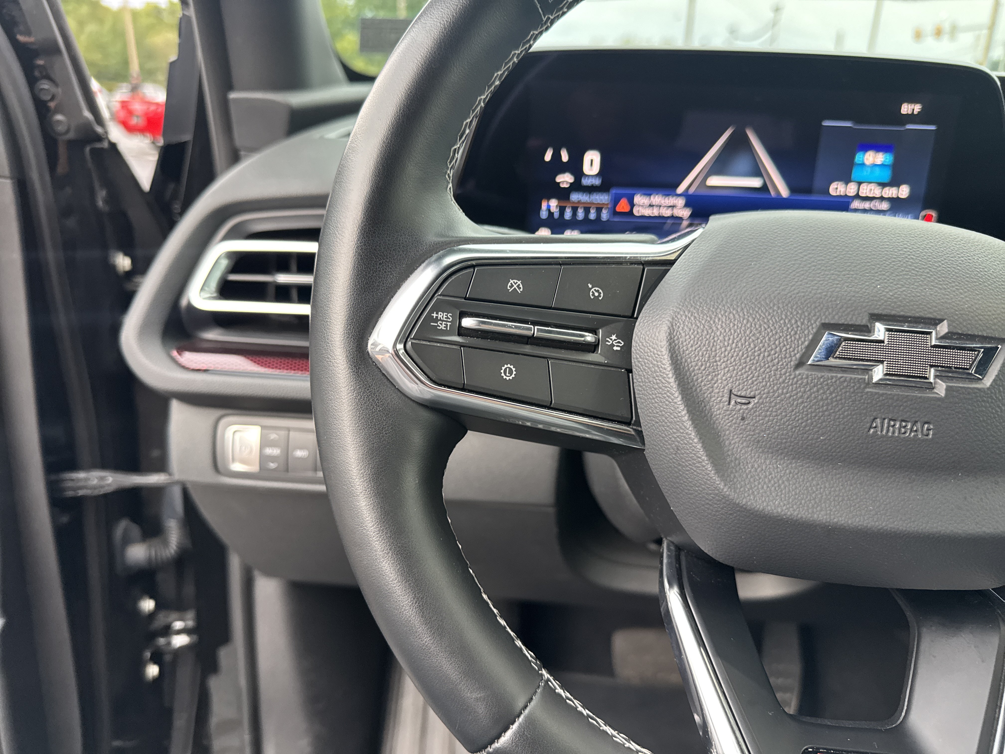 Used 2025 Chevrolet Traverse Z71 AWD/4WD image 19