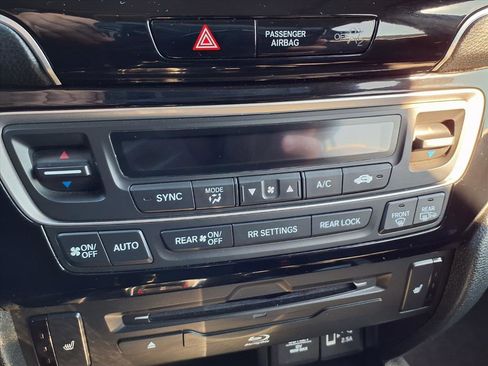 Certified 2022 Honda Pilot Touring image 8