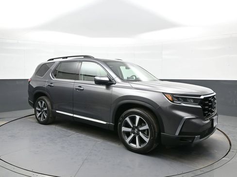 Certified 2023 Honda Pilot Touring image 4