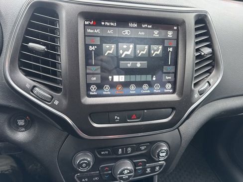 Used 2019 Jeep Cherokee Trailhawk w/ Cold Weather Group image 10