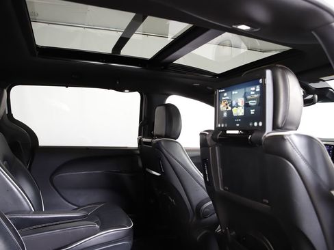 Used 2020 Chrysler Pacifica Limited w/ Advanced Safetytec Group image 23