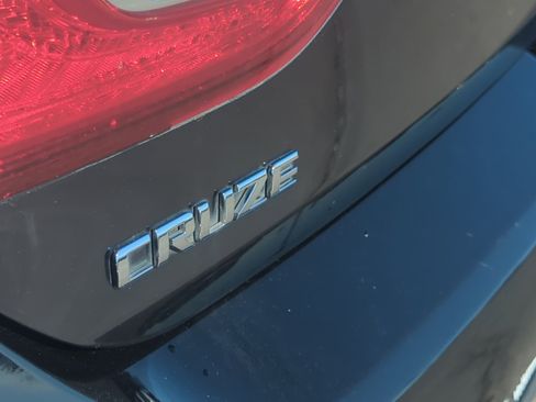 Used 2018 Chevrolet Cruze LT w/ Convenience Package image 22