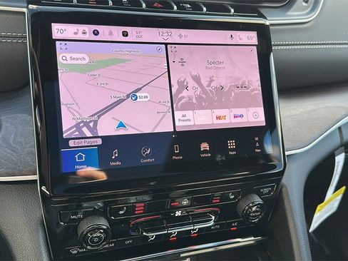 New 2025 Jeep Grand Cherokee Limited w/ Black Appearance Package image 21