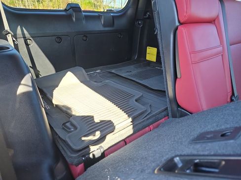 Used 2023 Lexus GX 460 Premium w/ Premium Package image 15