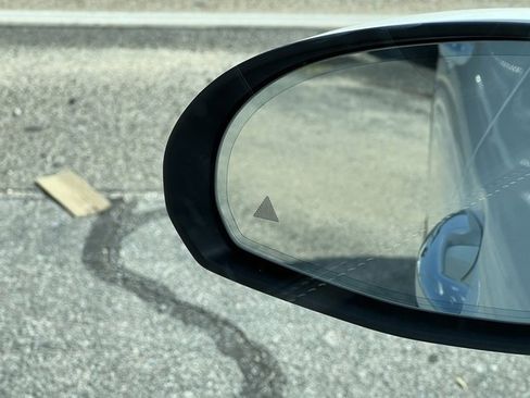 Used 2024 Mercedes-Benz GLC 300 4MATIC image 16