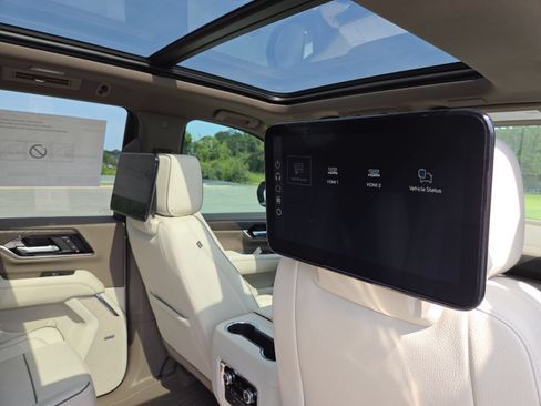 New 2026 GMC Yukon Denali w/ Denali Reserve Package AWD/4WD image 31
