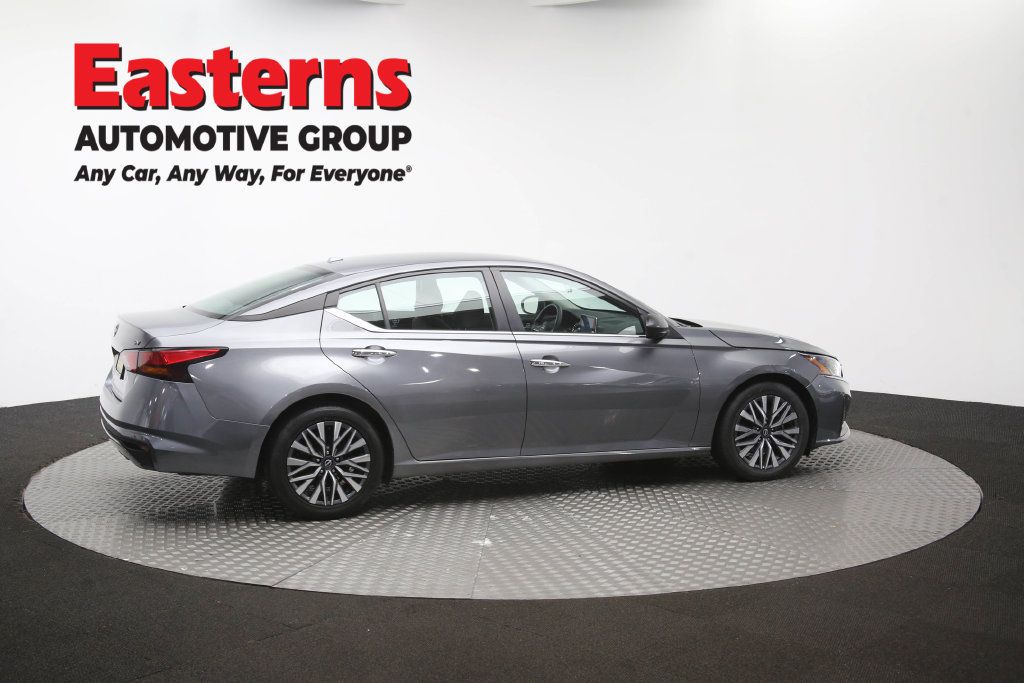 Used 2024 Nissan Altima 2.5 SV FWD image 46
