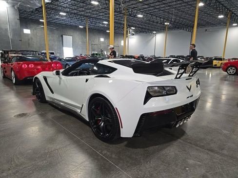 Used 2019 Chevrolet Corvette ZR1 RWD image 2