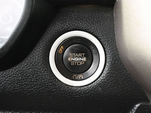 Used 2020 RAM 1500 Laramie AWD/4WD image 9