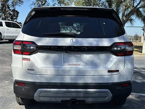 New 2025 Honda Pilot TrailSport image 4