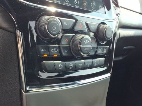 Used 2021 Jeep Grand Cherokee Laredo X AWD/4WD image 14