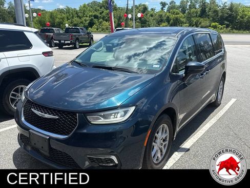 Used 2023 Chrysler Pacifica Touring-L FWD image 4