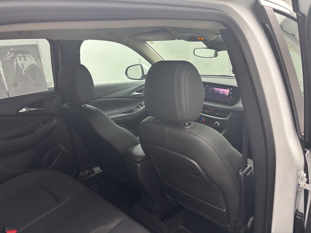Used 2024 Buick Encore GX Preferred w/ Comfort Package FWD image 39