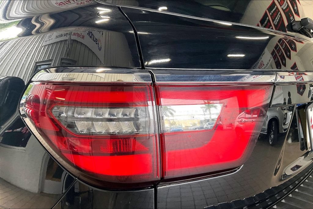 Used 2024 Nissan Armada SV AWD/4WD image 17