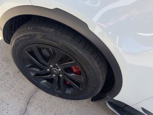 Used 2019 Land Rover Discovery SE image 15