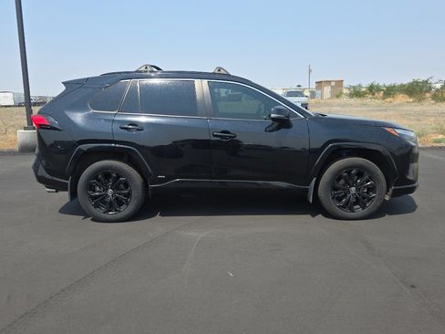 Used 2023 Toyota RAV4 SE w/ SE Grade Weather Package AWD/4WD image 9