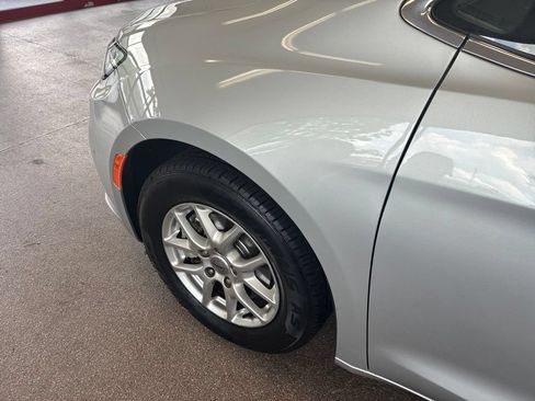 Certified 2024 Chrysler Pacifica Touring-L FWD image 15