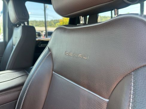 Used 2024 GMC Sierra 3500 Denali image 13