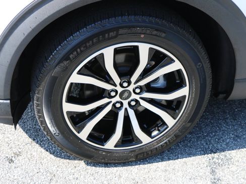 Used 2022 Ford Explorer ST-Line w/ Class IV Trailer Tow Package AWD/4WD image 14