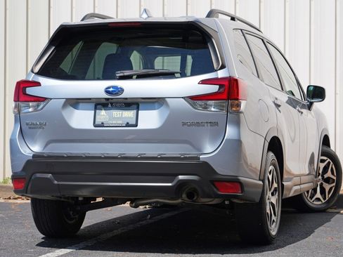 Used 2020 Subaru Forester Premium AWD/4WD image 4