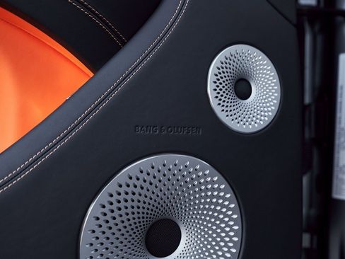 Used 2025 Bentley Bentayga image 35