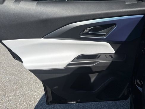 New 2025 Chevrolet Equinox EV LT w/ Convenience Package II image 21