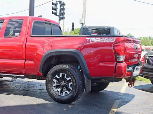 Used 2016 Toyota Tacoma TRD Sport AWD/4WD image 11