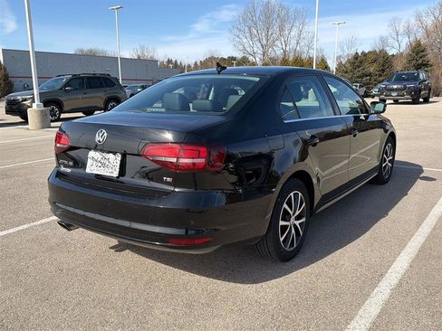 Used 2018 Volkswagen Jetta SE image 14