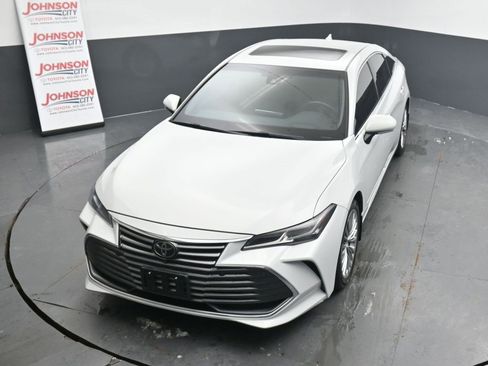 Used 2022 Toyota Avalon Limited image 30
