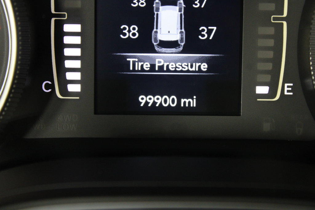 Used 2021 Jeep Cherokee Latitude Plus FWD image 25