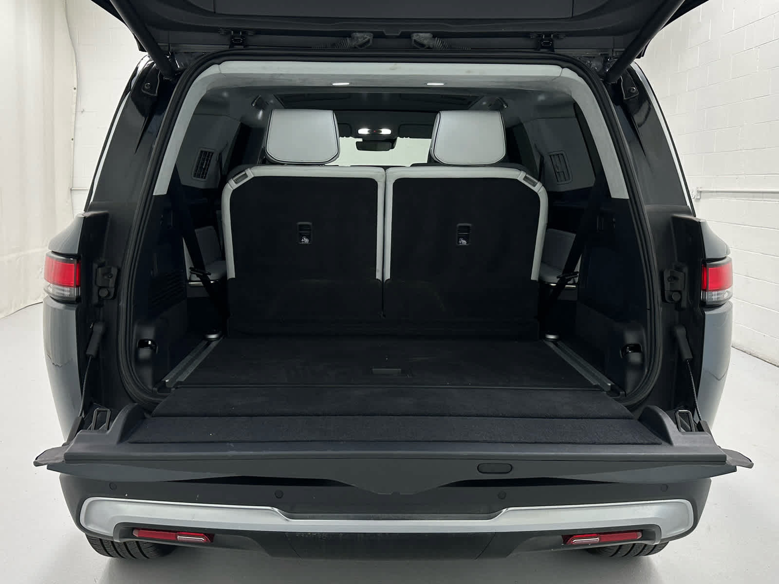 Used 2024 Rivian R1S Adventure Dual AWD/4WD image 40