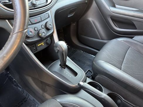 Certified 2022 Chevrolet Trax LT w/ LT Convenience Package image 12