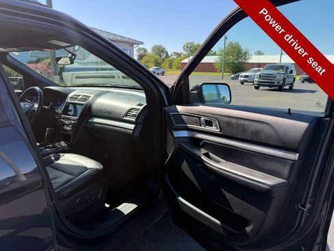 Used 2017 Ford Explorer XLT w/ Equipment Group 202A AWD/4WD image 42