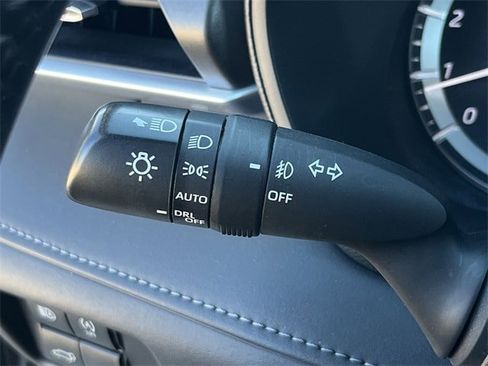 Used 2023 Toyota Highlander LE image 24