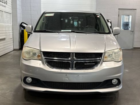 Used 2012 Dodge Grand Caravan Crew FWD image 2