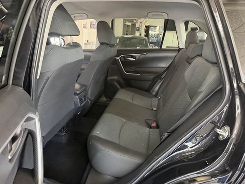 Used 2025 Toyota RAV4 XLE AWD/4WD image 45