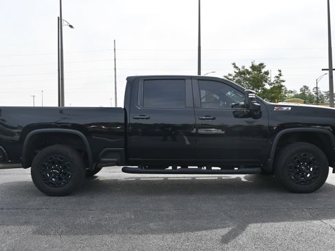 Used 2023 Chevrolet Silverado 2500 LT w/ Midnight Edition image 16