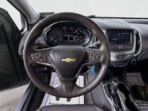 Used 2019 Chevrolet Cruze LT FWD image 11