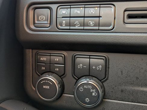 Used 2023 Chevrolet Tahoe Z71 w/ Luxury Package image 18