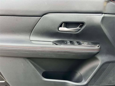 Used 2025 Nissan Kicks SR w/ SR Premium Package image 16