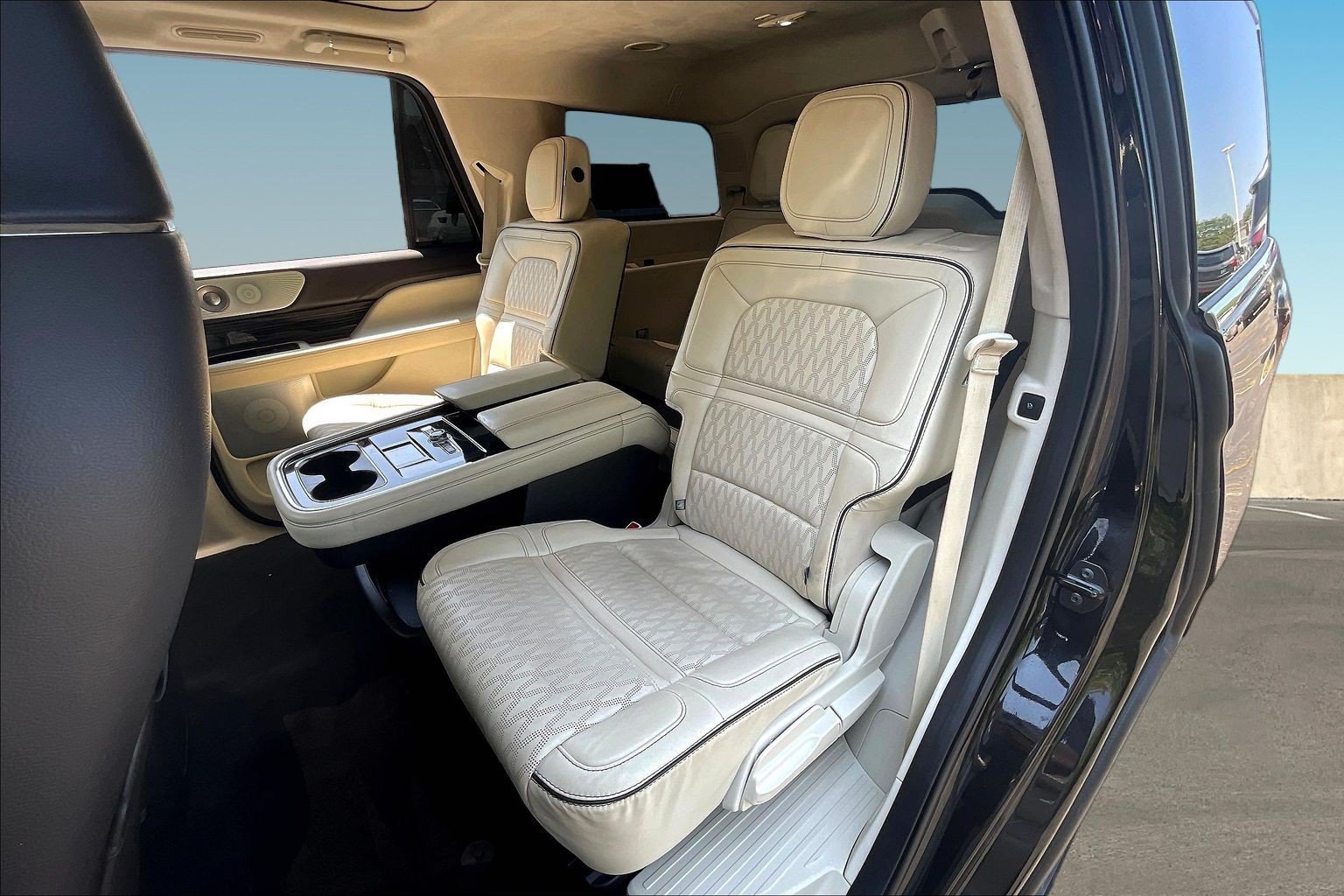 Used 2020 Lincoln Navigator Black Label w/ Cargo Convenience Package AWD/4WD image 21