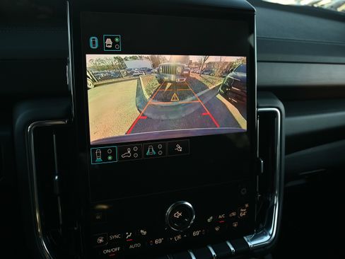 Used 2025 GMC Yukon Denali image 16