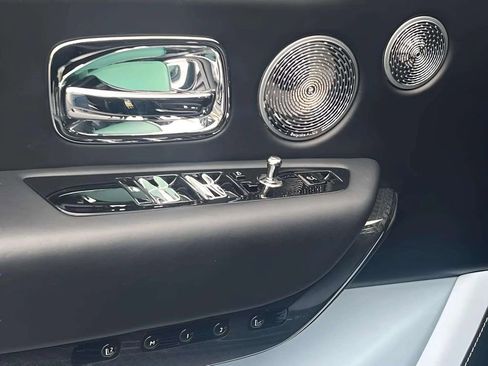 Used 2022 Rolls-Royce Cullinan Black Badge w/ Dark Exterior Package image 5