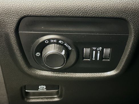 Used 2023 Jeep Grand Cherokee L Laredo AWD/4WD image 17
