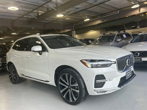 Certified 2023 Volvo XC60 B5 Ultimate w/ Climate Package image 1